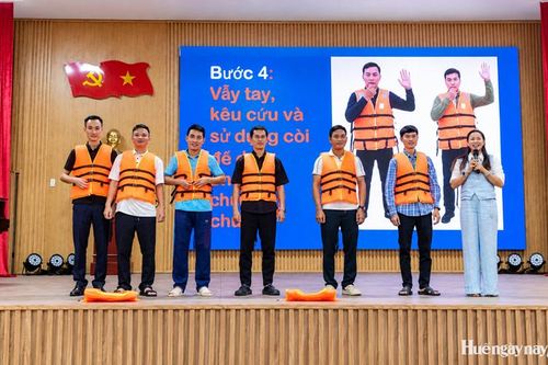 Tập huấn dạy bơi an toàn và phòng, chống đuối nước cho giáo viên tiểu học