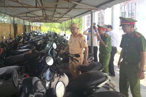 Ninh Bình kiểm tra phương tiện, tuyên truyền an toàn giao thông cho gần 800 học sinh