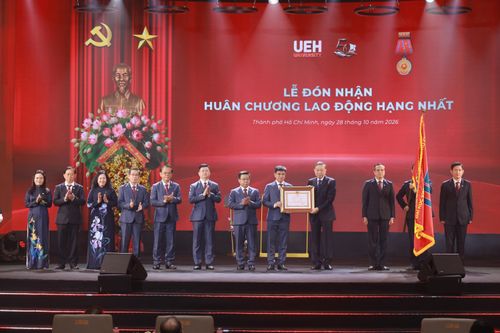 Tổng Bí thư, Chủ tịch nước Tô Lâm trao Huân chương Lao động hạng Nhất cho Đại học Kinh tế TP. Hồ Chí Minh
