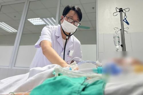 Tự truyền trắng tại nhà, một phụ nữ ở Hà Nội nguy kịch
