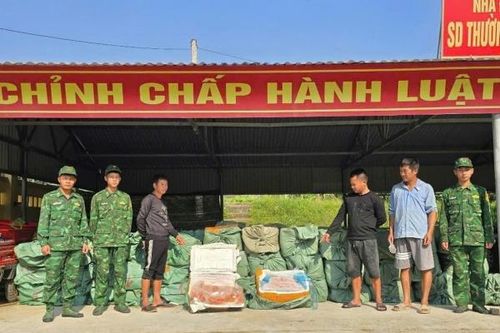 Quảng Ninh phát hiện hơn 6 tấn thực phẩm đông lạnh không rõ nguồn gốc.