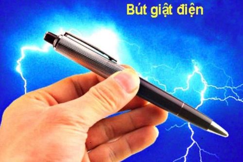 Bút giật điện, dao ngụy trang: Hiểm họa ngay trong cặp sách