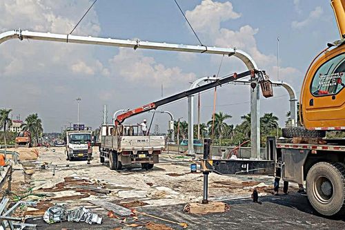 Điều chỉnh giao thông cầu Thăng Long, xe tải và xe khách được lưu thông trở lại