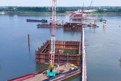 Hối hả thi công cầu Vân Phúc vượt sông Hồng
