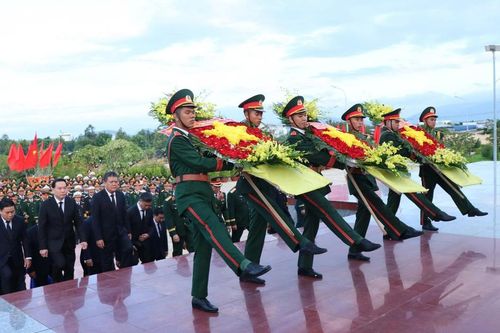 Xúc động truy điệu, an táng hài cốt liệt sĩ tại Nghĩa trang liệt sĩ Ninh Thuận
