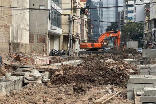 Hiện trạng thi công mở rộng ngõ 381 Nguyễn Khang, Hà Nội