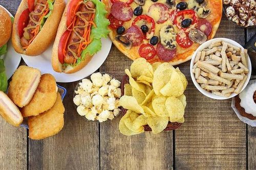 Hiểm họa âm thầm từ thực phẩm siêu chế biến với mạch máu não