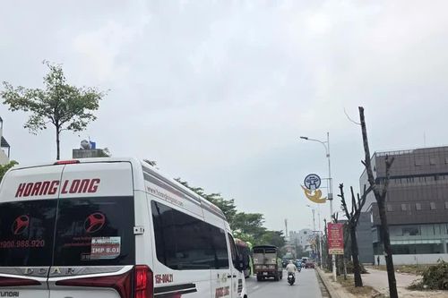 Xén hè, mở rộng mặt đường Cổ Linh để làm đường trên cao