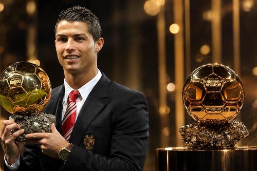 Ronaldo vượt Messi để giành danh hiệu Quả bóng vàng mọi thời đại