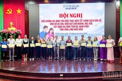 Vĩnh Long biểu dương 319 gia đình tiêu biểu thực hiện tốt chính sách dân số