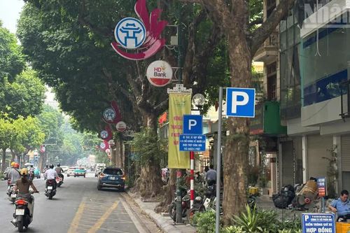 [Ảnh] Hà Nội: Bãi trông giữ ô-tô thưa khách sau khi áp dụng bảng giá mới