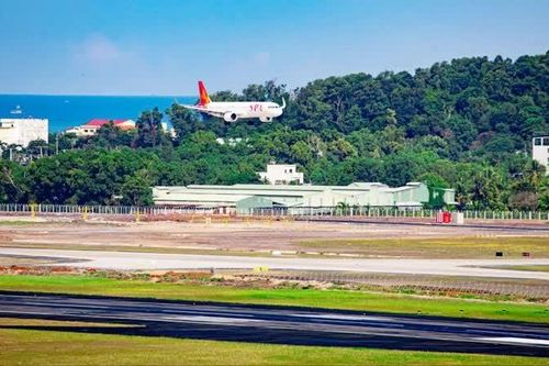 Đường cất hạ cánh số 2 Cảng hàng không quốc tế Phú Quốc đón chuyến bay thương mại đầu tiên