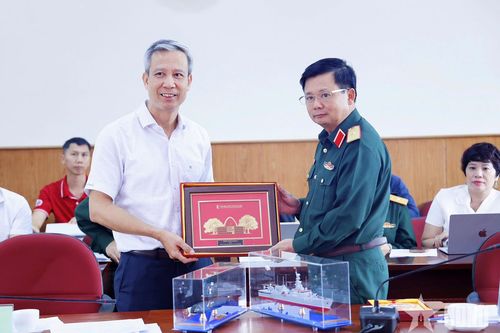 Đẩy mạnh hợp tác nghiên cứu công nghệ hiện đại phục vụ quân sự, quốc phòng