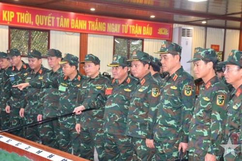Trung tướng Nguyễn Bá Lực kiểm tra diễn tập tại Hà Tĩnh