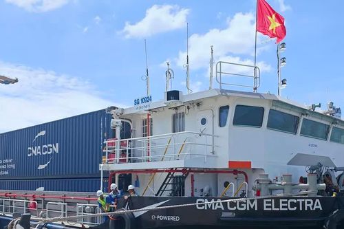 CMA CGM, Nike và Gemadept đưa sà lan điện vào vận chuyển container