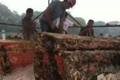 Đào trúng mộ cổ trăm năm, thi hài mặc quan phục nhà Thanh bất ngờ lộ diện