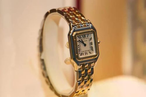 Các hãng xa xỉ nhập cuộc trước xu hướng đồng hồ mặt nhỏ