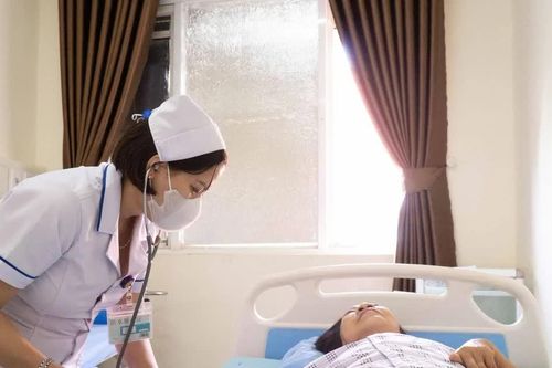 Đau ngực lan ra lưng, người phụ nữ nguy kịch vì bóc tách động mạch chủ