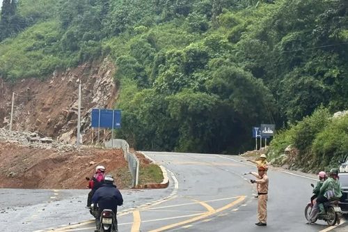 Điện Biên đưa cảnh báo thiên tai đến cơ sở
