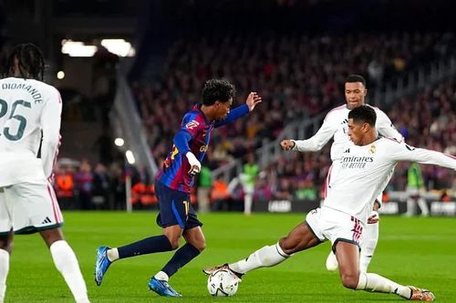 Bóng đá Tây Ban Nha đóng băng sau tai nạn tàu hỏa, Real và Barca nín thở đợi tin