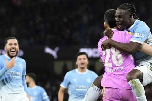 Rulli hóa người hùng, Man City đánh bại Brighton trên chấm luân lưu