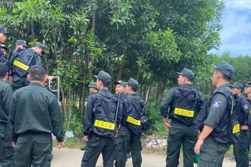 Công an xuất hiện dày đặc tại núi Hòn Dữ, truy bắt nốt 2 phạm nhân trốn trại