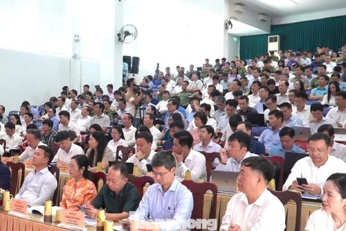 Lãnh đạo Sở vắng họp thi Tốt nghiệp THPT, Thứ trưởng Bộ GD&ĐT yêu cầu giải trình ngay
