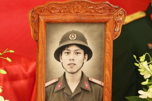 Đón liệt sĩ nằm lại chiến trường trở về đất mẹ