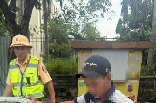 Lái xe đầu kéo dùng điện thoại có thể bị phạt 6 triệu