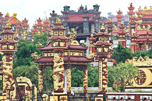 Vì sao phường có nhiều lăng mộ bề thế ở Huế phải đóng cửa các nghĩa trang?