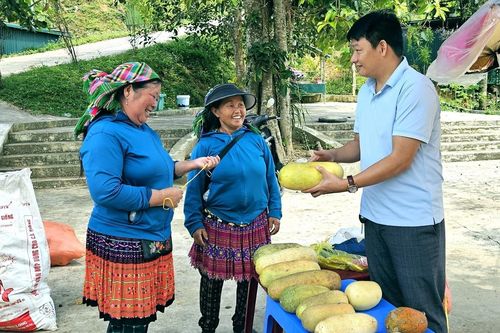 'Cổng trời' vùng biên Thanh Hóa, nơi mớ rau rừng cũng ra tiền