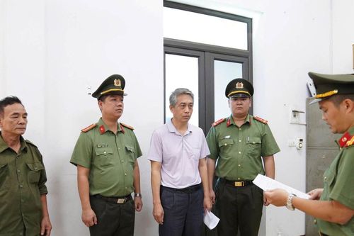 Bắt Chủ tịch, Giám đốc và kế toán trưởng Công ty ngói cao cấp ở Phú Thọ