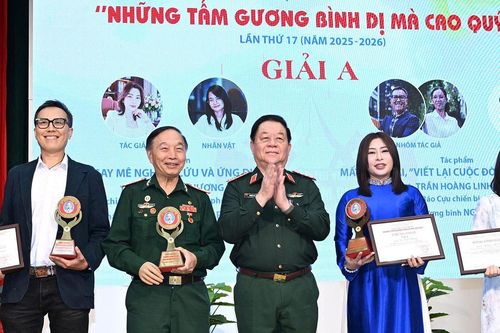 Đại tướng Nguyễn Trọng Nghĩa trao giải cuộc thi 'Những tấm gương bình dị mà cao quý'