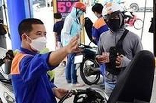 Giá xăng dầu đồng loạt tăng, dầu diesel vượt 30.000 đồng/lít
