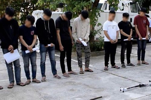 Mang hung khí đi đánh nhau để nổi tiếng trên TikTok, 17 người bị khởi tố