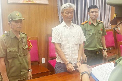 Bắt tạm giam giám đốc trung tâm Anh ngữ