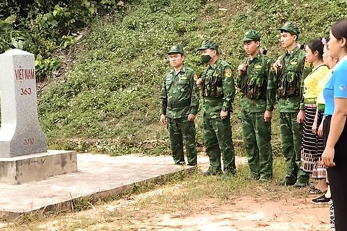 Những người phụ nữ góp sức giữ bình yên nơi biên cương