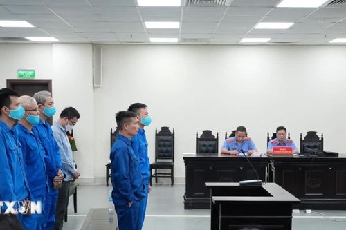 Vắng hàng chục người liên quan tại phiên xử cựu Phó Chủ tịch UBND tỉnh Thanh Hóa