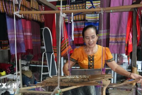 Gìn giữ nghề dệt thổ cẩm của người Thái ở Nghệ An, mở hướng phát triển du lịch