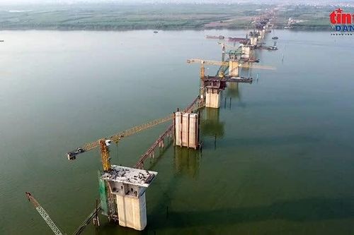 Cận cảnh cầu Hồng Hà gần 10.000 tỷ đồng sau một năm thi công