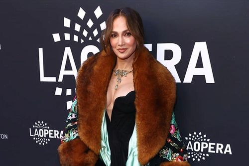 Jennifer Lopez tiết lộ điều gây 'phát điên' ở tuổi 57