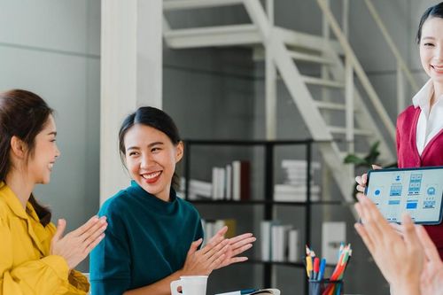 Diễn đàn tháng 10: Tự trọng nơi công sở - Bớt tô vẽ, thêm trách nhiệm