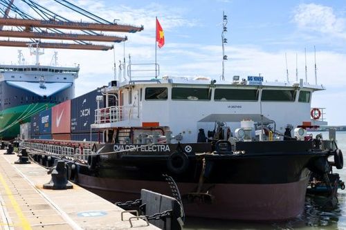 Sà lan điện đầu tiên bắt đầu chạy tại Việt Nam