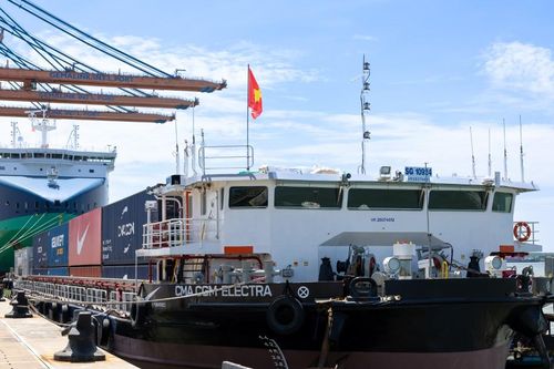 Sà lan điện sử dụng năng lượng tái tạo đầu tiên ở Việt Nam: bước tiến mới cho logistics xanh