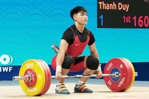 Lực sĩ 17 tuổi Nguyễn Thành Duy phá 2 kỷ lục thế giới