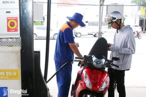 Giá các loại xăng tăng trở lại