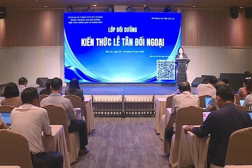 Bồi dưỡng kiến thức, nghiệp vụ thực hành lễ tân đối ngoại