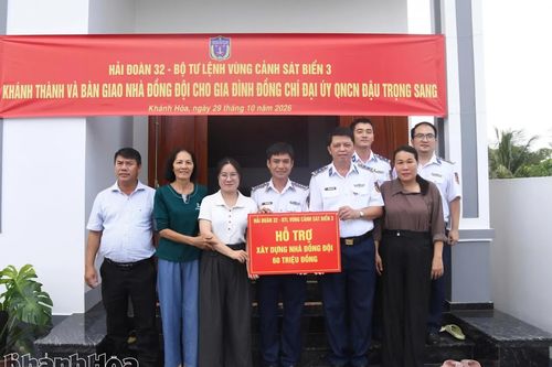 Hải đoàn 32 bàn giao “Nhà đồng đội” cho quân nhân có hoàn cảnh khó khăn