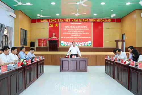 Phó Bí thư Thường trực Tỉnh ủy Hồ Xuân Trường làm việc với Ban Thường vụ Đảng ủy phường Đông Ninh Hòa