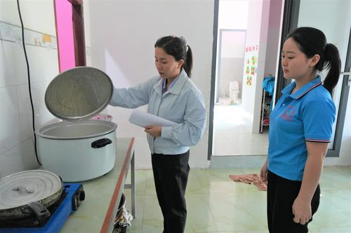 Phường Ninh Chử kiểm tra an toàn thực phẩm tại các cơ sở giáo dục